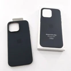 Apple iPhone 15 Pro Max Silikon Case mit MagSafe schwarz