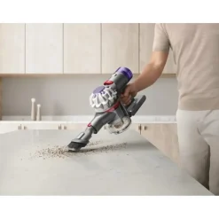 Dyson V8