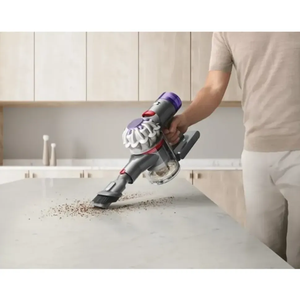 Dyson V8
