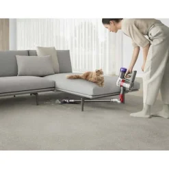 Dyson V8