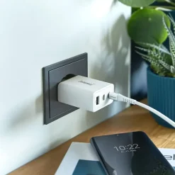 Intenso Power Adapter W65ACC GaN Ladegerät, Weiß