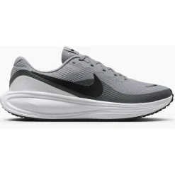 Nike Revolution 8