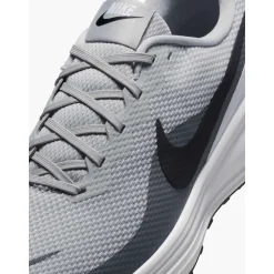 Nike Revolution 8