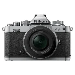 Nikon Z fc + Nikkor Z DX 16-50 mm VR silber