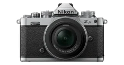 Nikon Z fc + Nikkor Z DX 16-50 mm VR silber