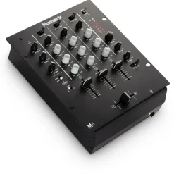 Numark M4 3-Kanal Scratch DJ Mixer, Rack-montierbar mit 3-Band EQ, Mikrofoneingang und austauschbarem Crossfader mit Reverse und Slope-Kontrollen