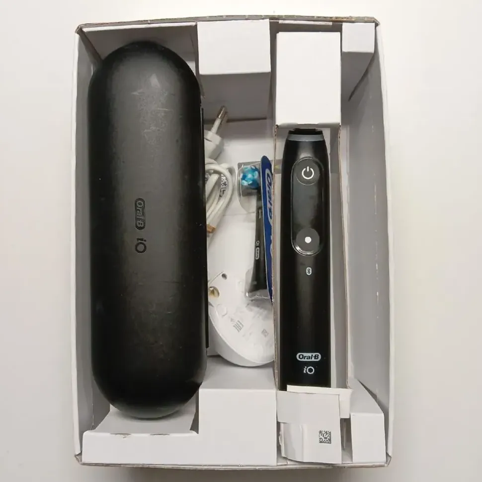 Oral-B iO Series 6 black lava + Reiseetui + Aufsteckbürste 3 St.