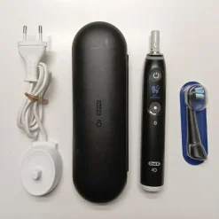 Oral-B iO Series 6 black lava + Reiseetui + Aufsteckbürste 3 St.