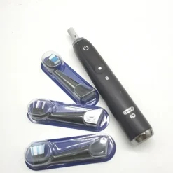 Oral-B iO Series 10 Plus Edition cosmic black + Reiseetui + Aufsteckbürsten 3 St.