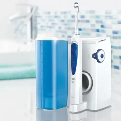 Oral-B Professional Care OxyJet Munddusche inkl. 2 Ersatzaufsätze