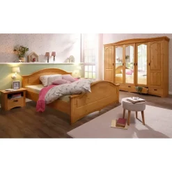 OTTO home Schlafzimmer-Set Konrad', komplettes Schlafzimmer mit großem Schrank, (Set, 4-tlg., Kleiderschrank 5 türig mit Schubladen, 2 Nachttische, Bett 180x200cm), klassischer Landhausstil, Metallgriffe, Massivholz (Kiefer) beige