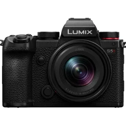 Panasonic Lumix DC-S5D + S 18-40mm f/4.5-6.3