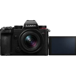 Panasonic Lumix DC-S5D + S 18-40mm f/4.5-6.3