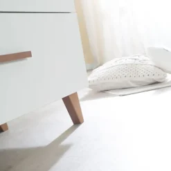 roba Kinderzimmer Set 3-teilig Ole - Kinderbett 70 x 140 cm umbaubar + Wickelkommode mit 3 Schubladen + Kinderkleiderschrank - Griffe & Füße aus Massivholz - Weiß/Dunkle Eiche