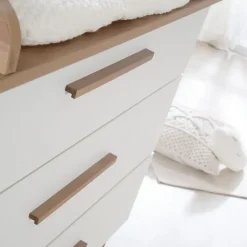 roba Kinderzimmer Set 3-teilig Ole - Kinderbett 70 x 140 cm umbaubar + Wickelkommode mit 3 Schubladen + Kinderkleiderschrank - Griffe & Füße aus Massivholz - Weiß/Dunkle Eiche