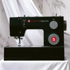 Singer Heavy Duty 4432 Black Edition