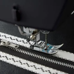 Singer Heavy Duty 4432 Black Edition