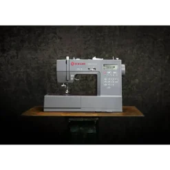 Singer Heavy Duty 6705C
