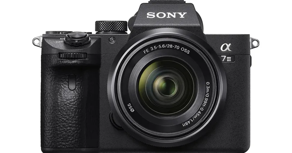 Sony Alpha 7 III + 28-70 mm OSS