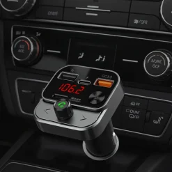 Technaxx FMT1700BT Bluetooth 5.3 FM Transmitter mit Bass-Boost, Dual Fast Charging USB-C & QC3.0, Freisprechen, Musikstreaming, USB-Wiedergabe, Batteriespannungsanzeige, 12–24V Auto Adapter