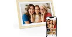 Xoro CPF 10PF – 10,1 Digitaler Bilderrahmen 1920x1080 HD IPS Touchscreen, 32GB, Auto-Rotation & Sofort-Foto-/Video-Sharing